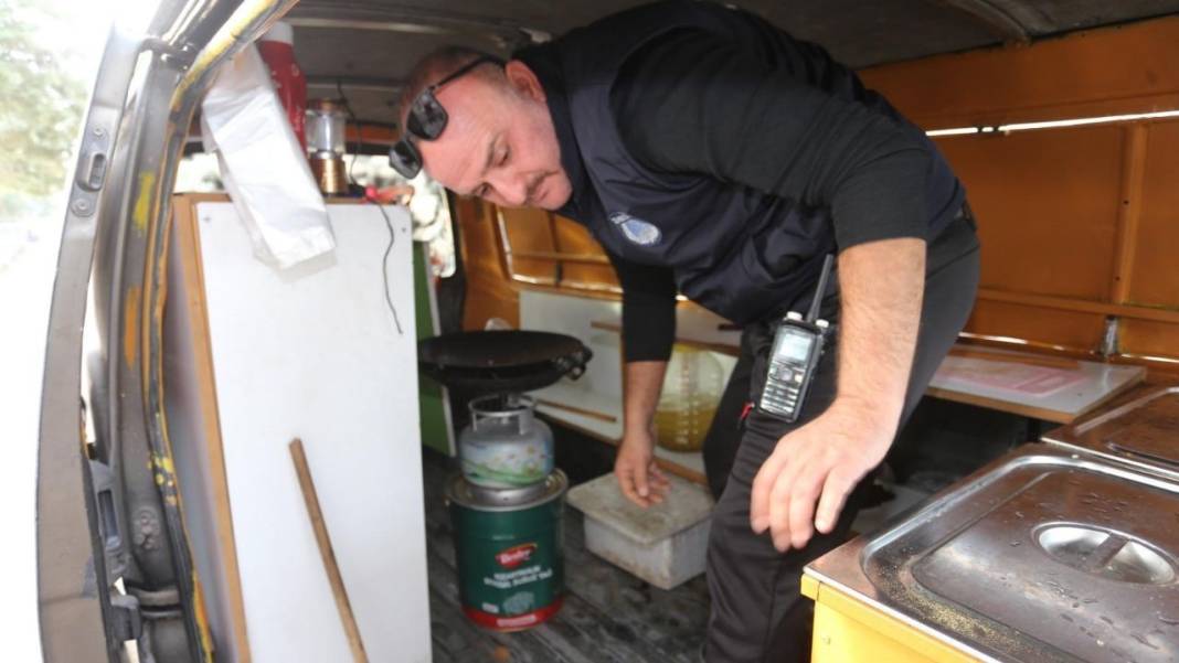 Kepez’de Kapsamlı Gıda ve İşgal Denetimi: Kaldırımları İşgal Edenlere Yaptırım Uygulandı! 9